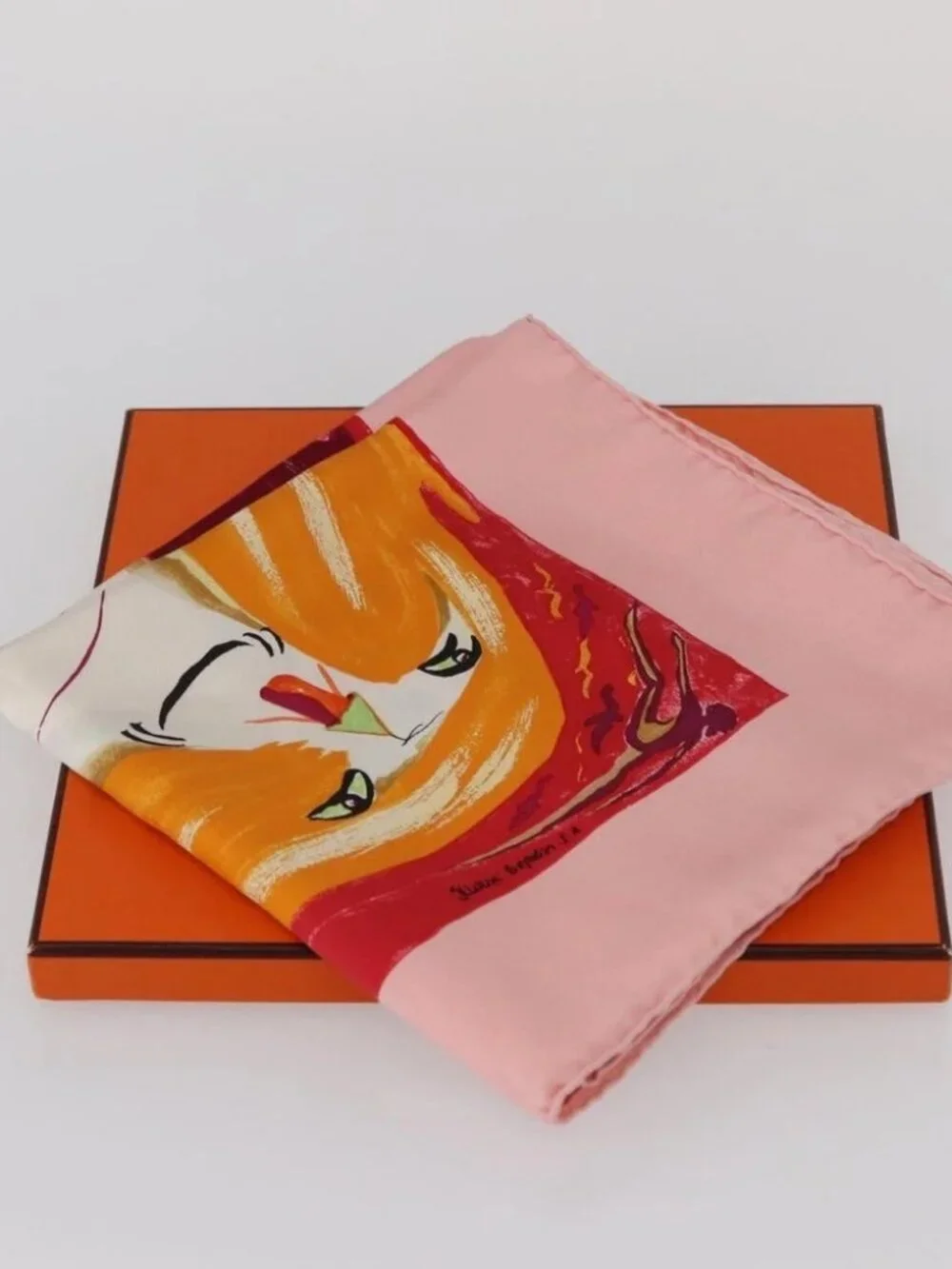HERMES Carre 90 Scarf "Smiles in Third millenary" Silk Pink Auth - Picture 2 of 15